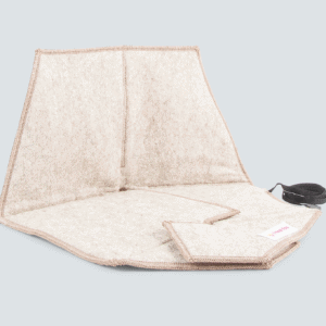 Heated pad Heather in beige with a gray background