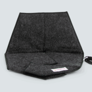 Heated pad Heather in black with a gray background