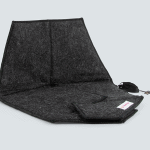 Heated pad Heather in black with a gray background